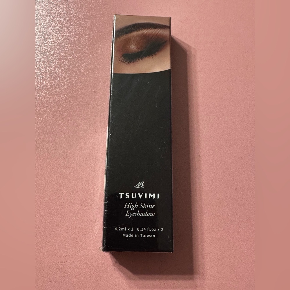 Tsuvimi 2-in-1 Shimmer Eyeshadow Stick – Wine & Mulberry